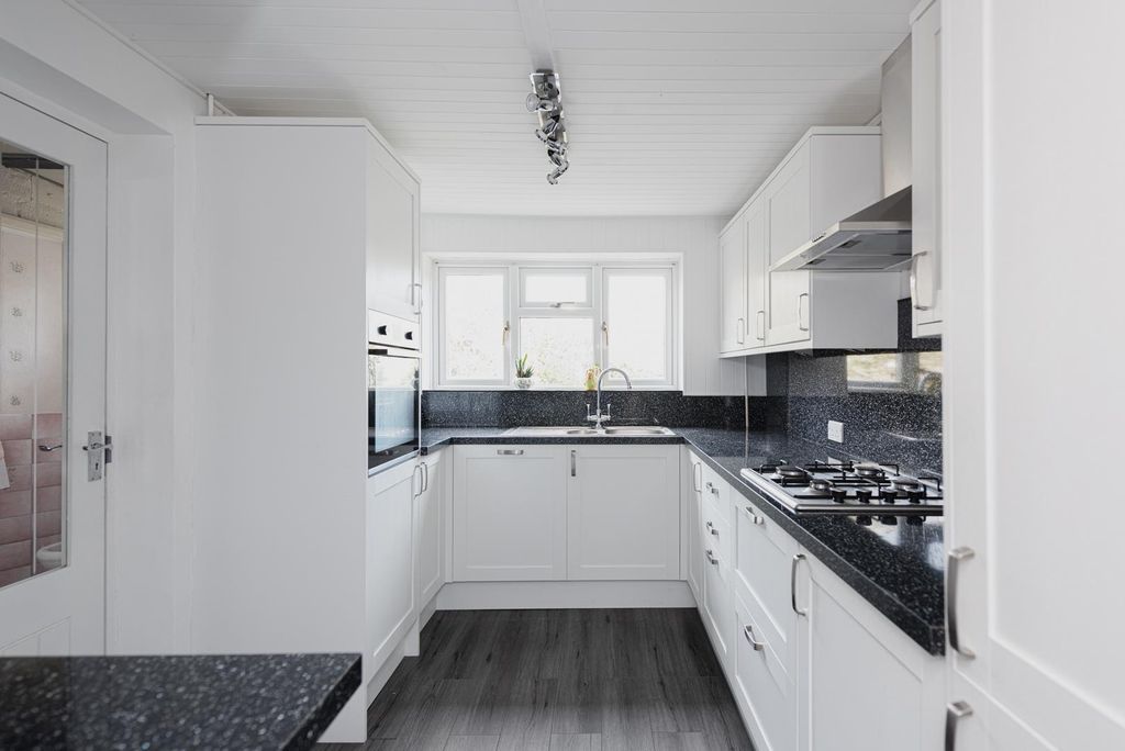 Property photo 3 of 10 Rightmove 12.Jpg