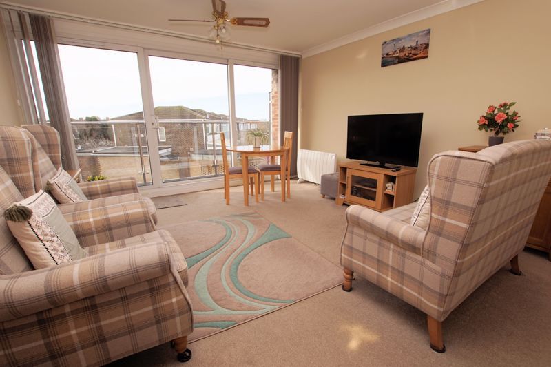 Property photo 2 of 12 Lounge