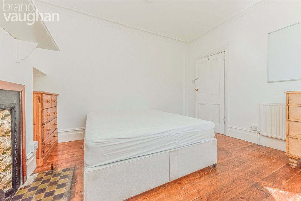 Property photo 2 of 12 Bedroom