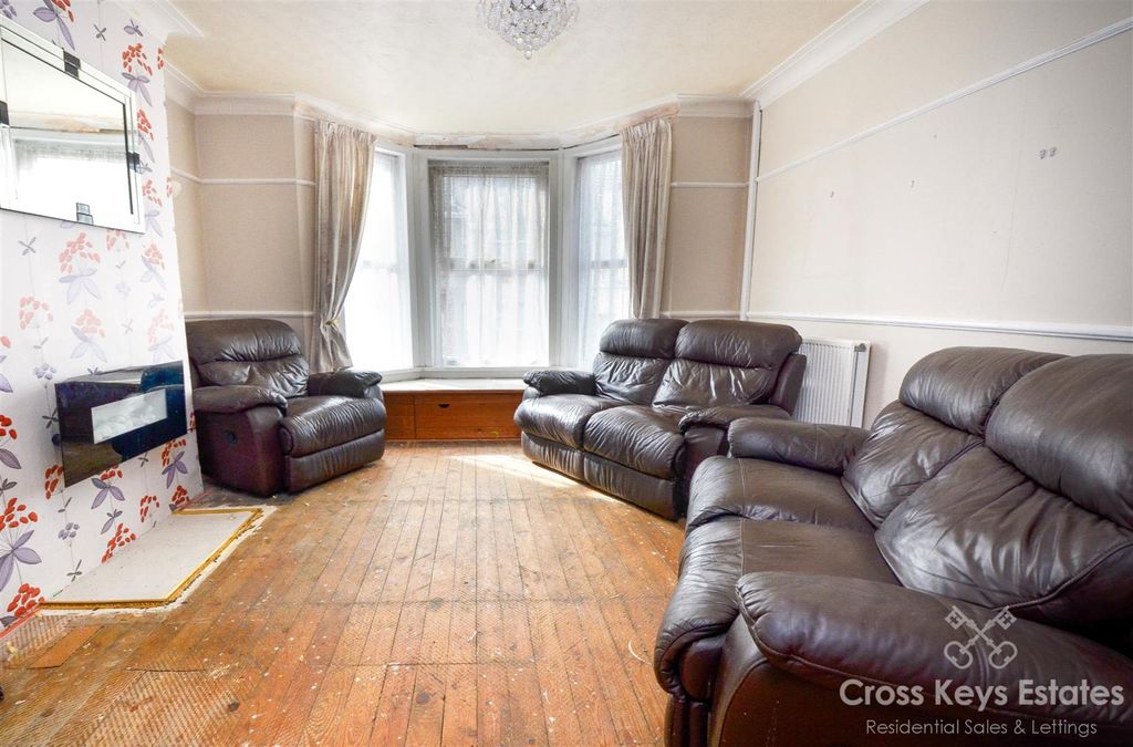 Property photo 3 of 22 Sitting Room