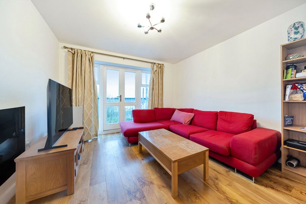 Property photo 2 of 18 Picture No. 11