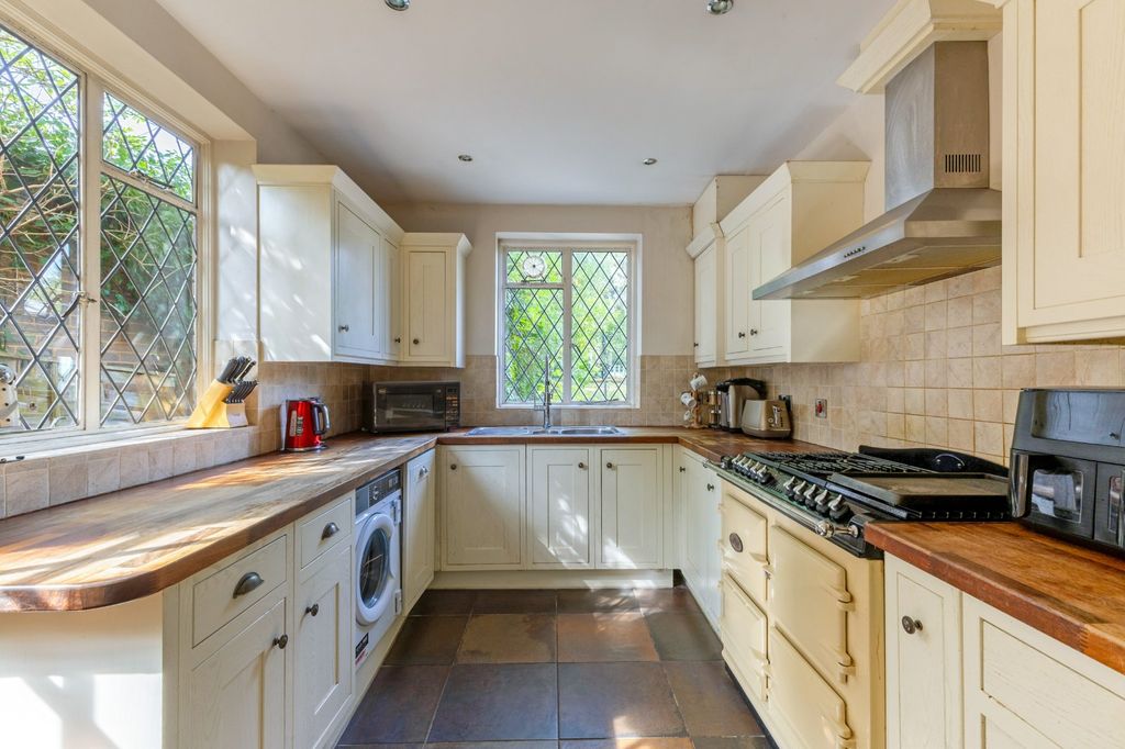 Property photo 3 of 14 Kitchen