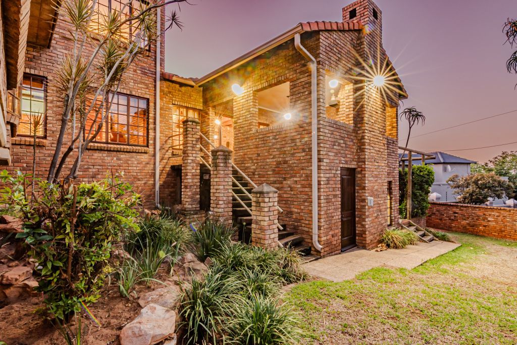 Property photo 1 of 62 Pt1718926