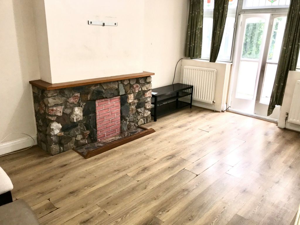 Property photo 2 of 12 Photo 4