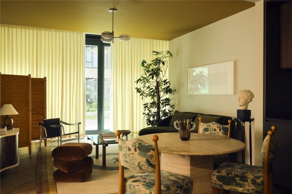 Property photo 3 of 18 Living Dining