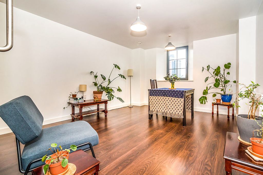 Property photo 1 of 8 Living Room