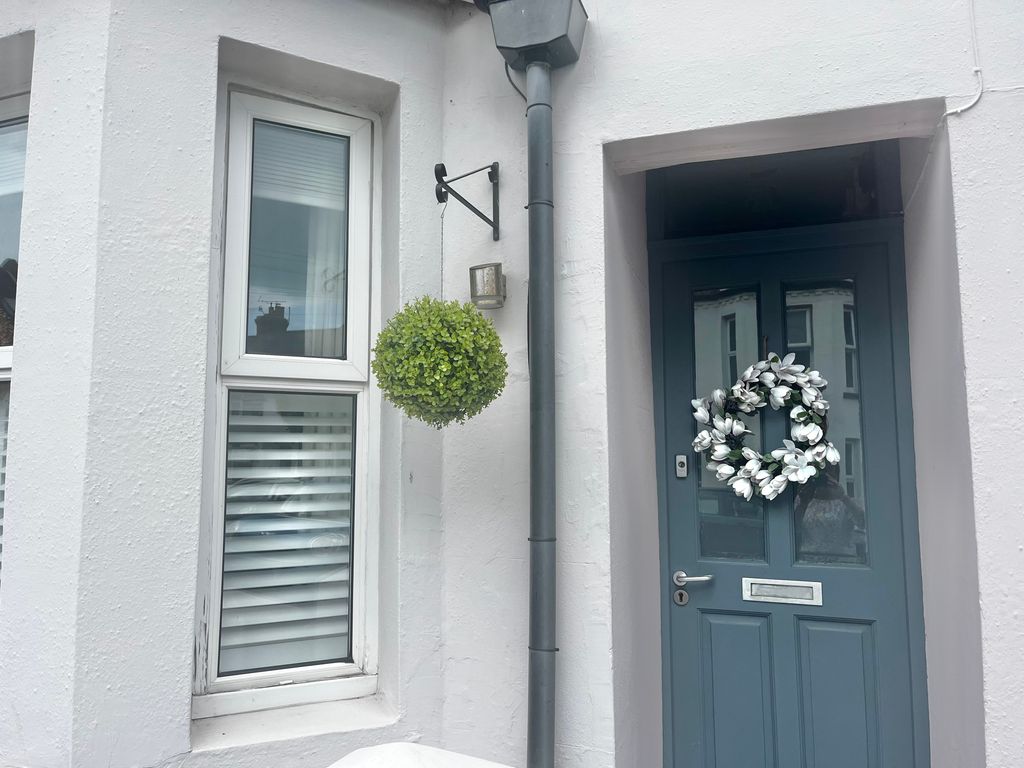 Property photo 1 of 32