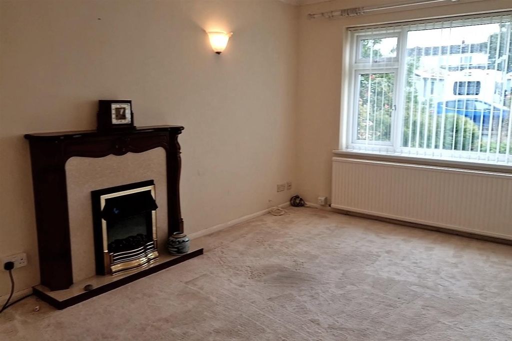 Property photo 2 of 10 Lounge