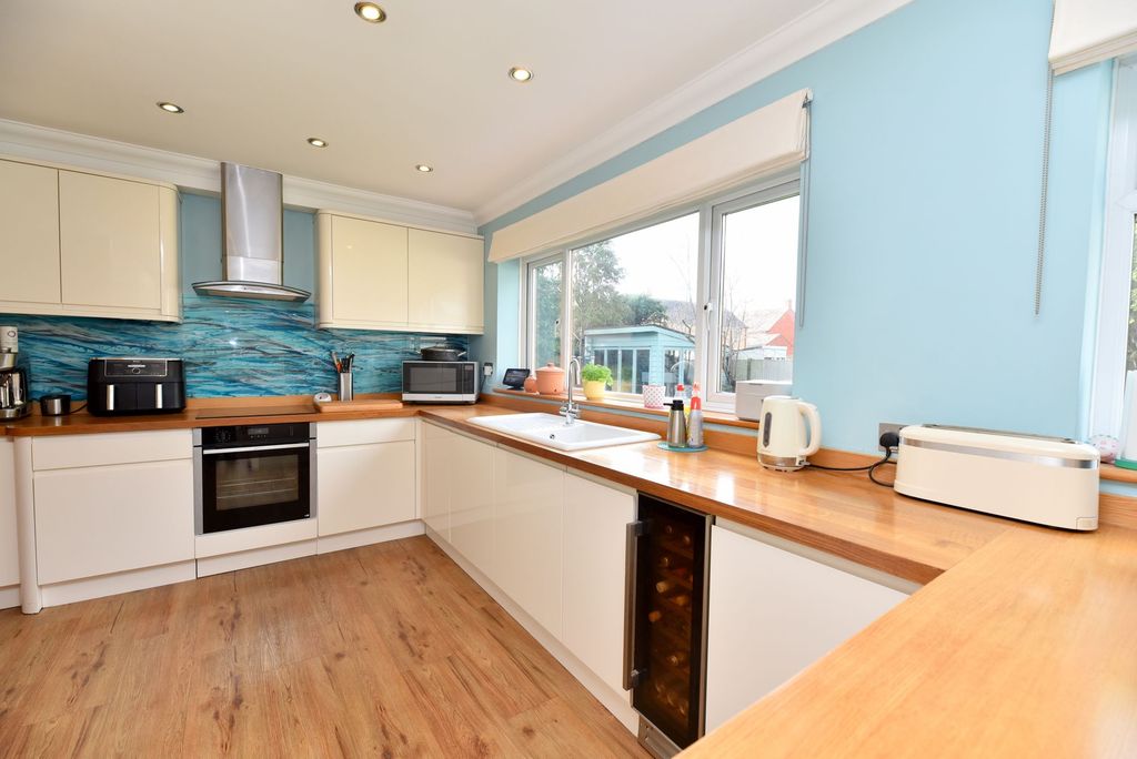 Property photo 2 of 29