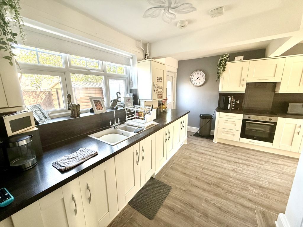 Property photo 2 of 11 Img_3025