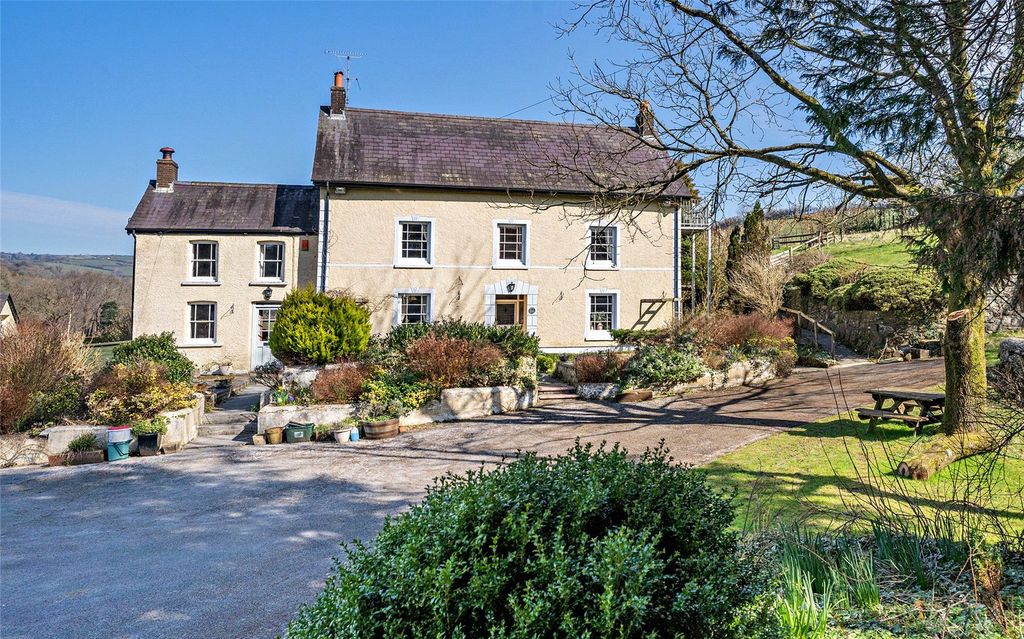 Property photo 2 of 23 Farmhouse