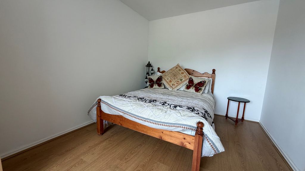 Property photo 3 of 7 003