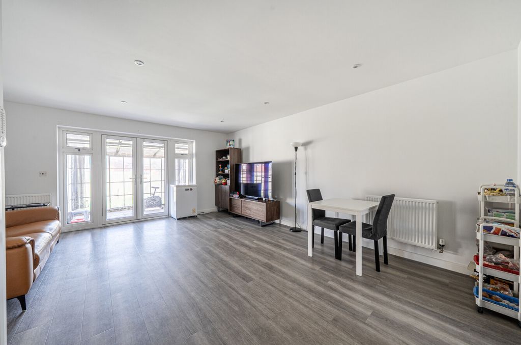Property photo 3 of 24 1465476-1-6A10474...