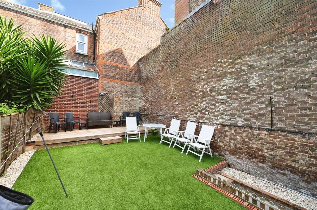Property photo 1 of 33 Picture No. 24