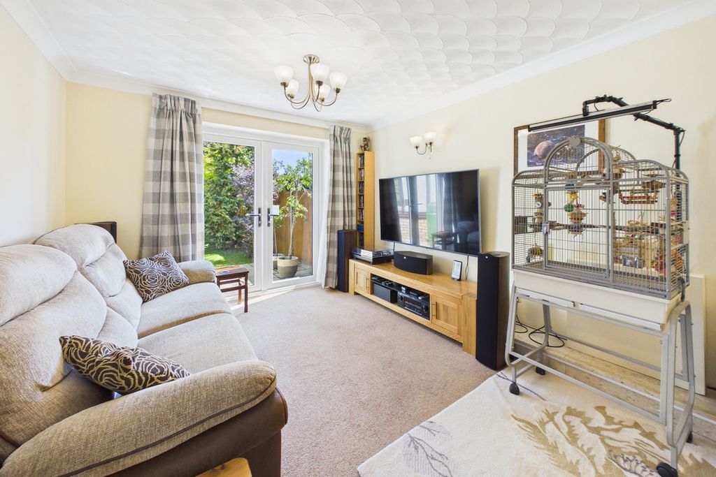 Property photo 2 of 31