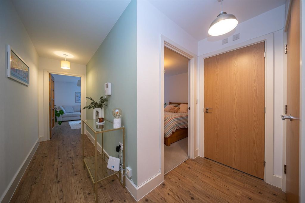 Property photo 2 of 14 33-Harrison-House-04886.Jpg