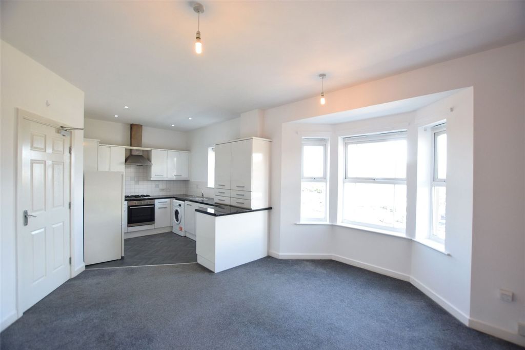 Property photo 2 of 10 Lounge/Kitchen