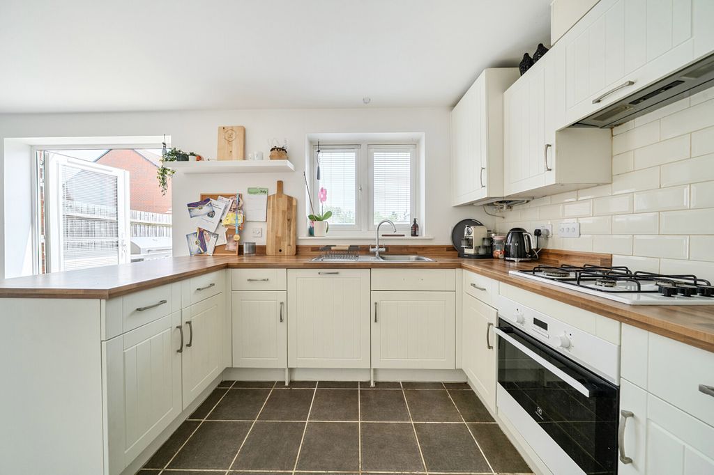 Property photo 2 of 20 Kitchen