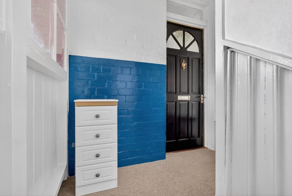 Property photo 2 of 16 79 Nelson St_3.Jpg
