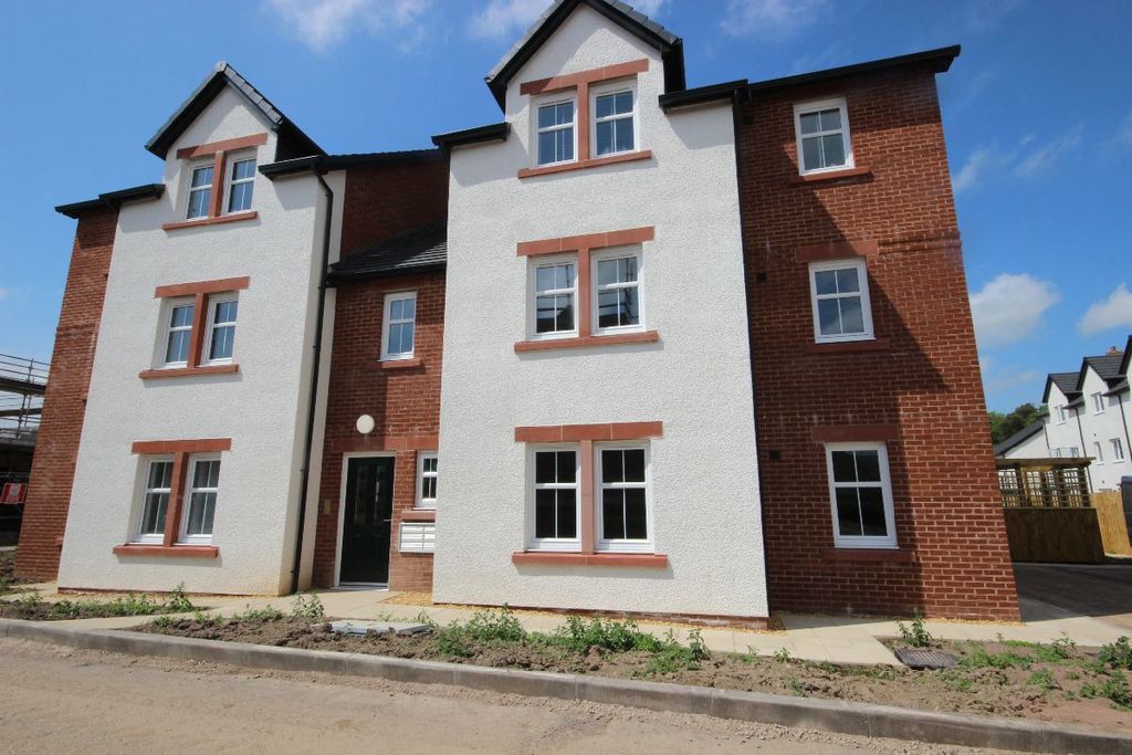 Property photo 1 of 8 External Front