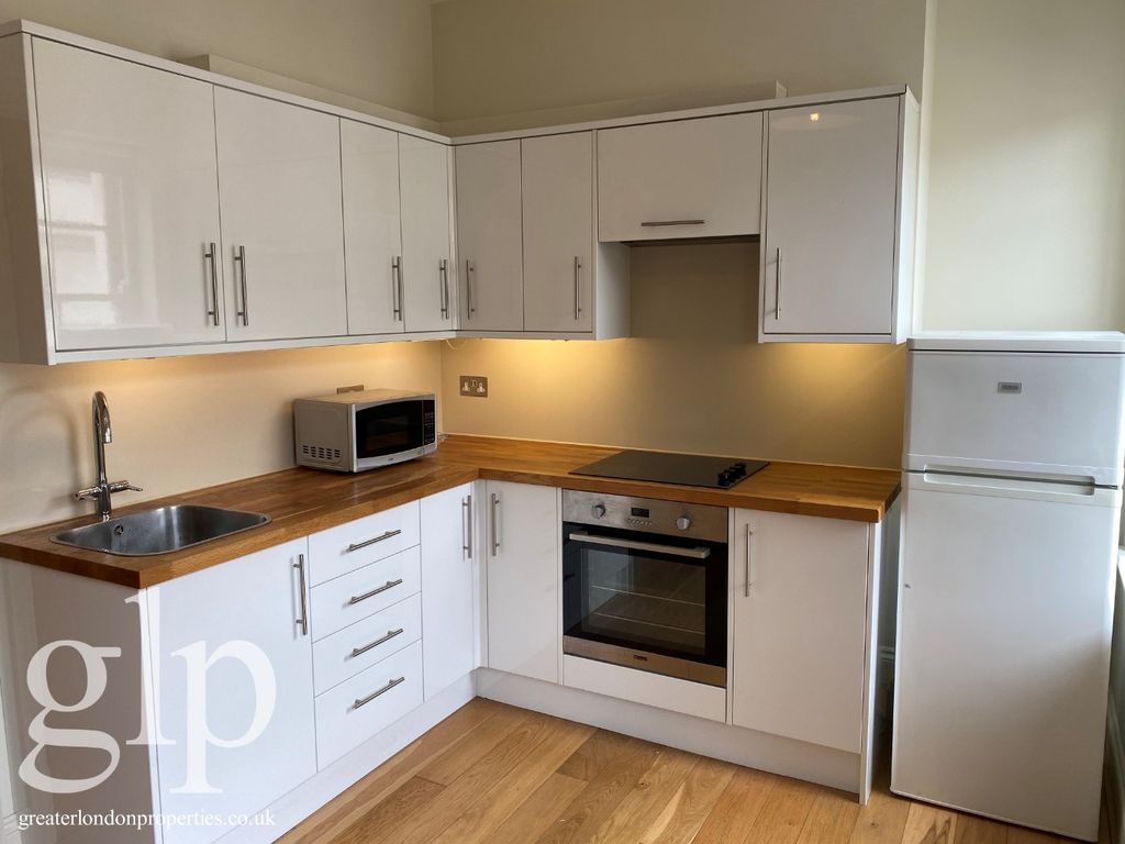 Property photo 3 of 8 2483864