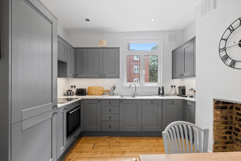 Property photo 2 of 9 Kitchen