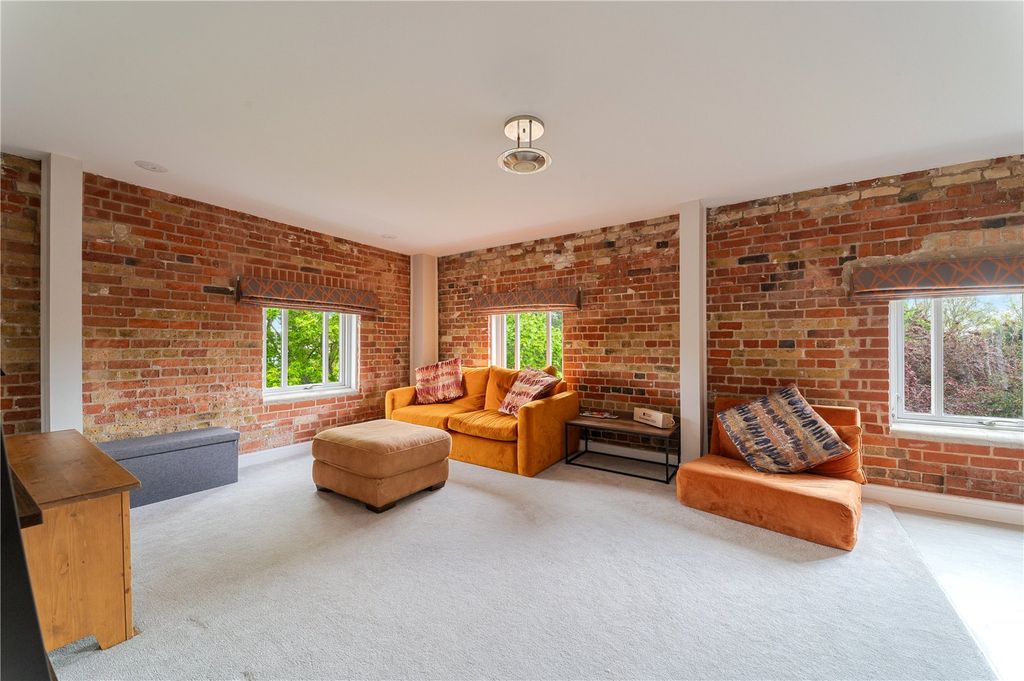 Property photo 2 of 16 Open Plan Living