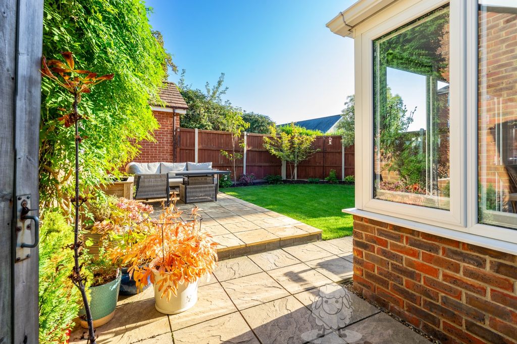Property photo 2 of 12 South-West Facing Garden