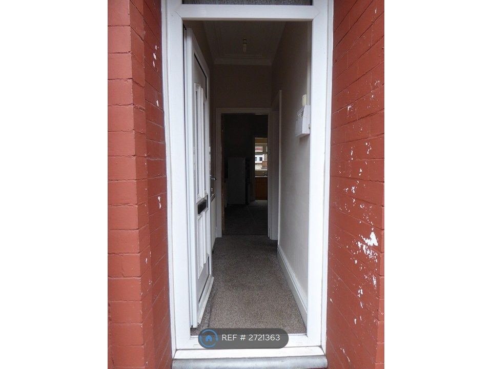 Property photo 2 of 25 Hallway