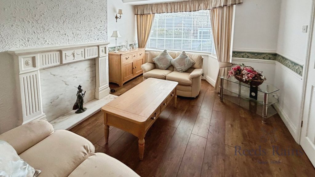 Property photo 2 of 15 Lounge