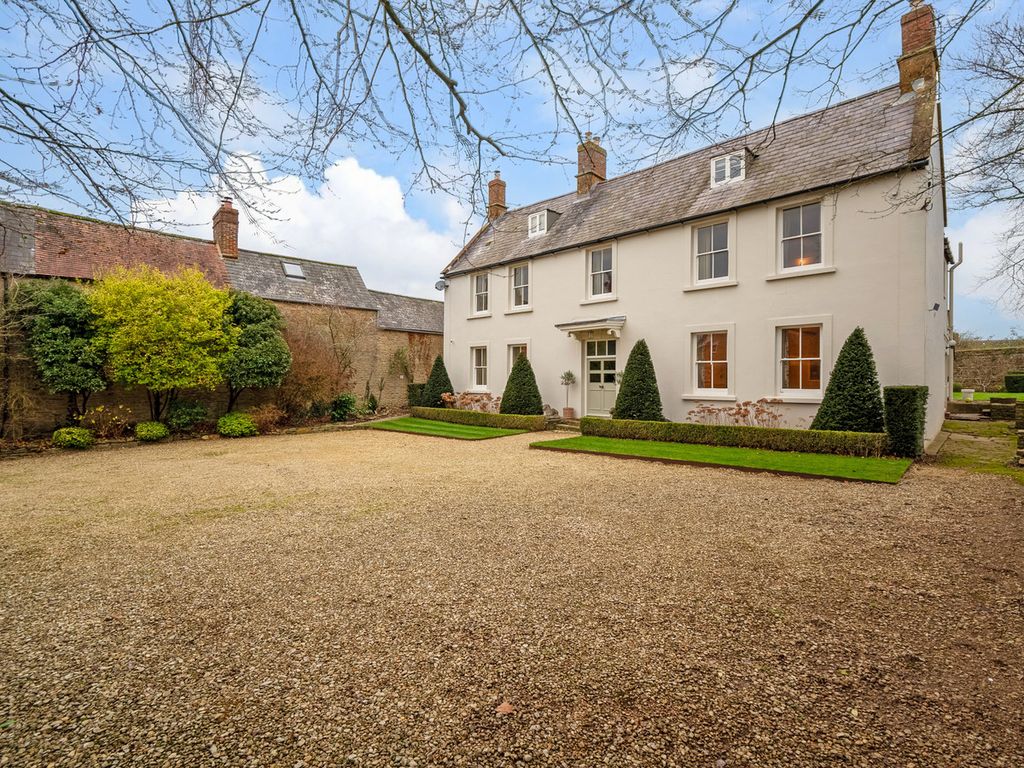 Property photo 2 of 35