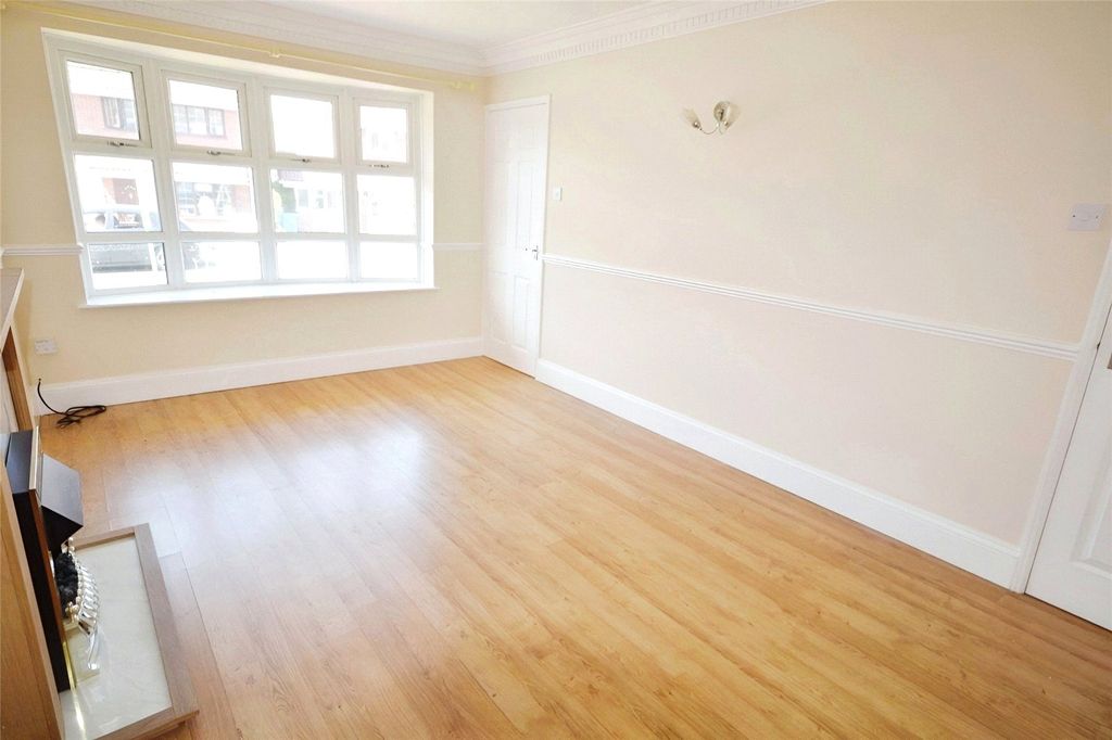 Property photo 2 of 13 Lounge