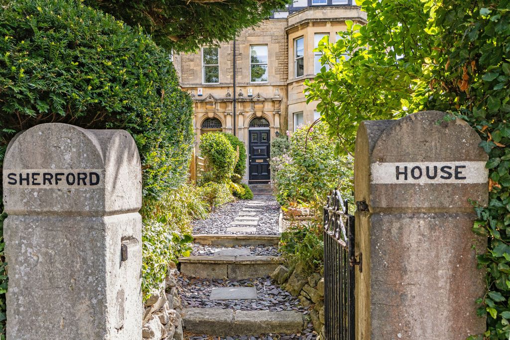 Property photo 2 of 23 Sherford House