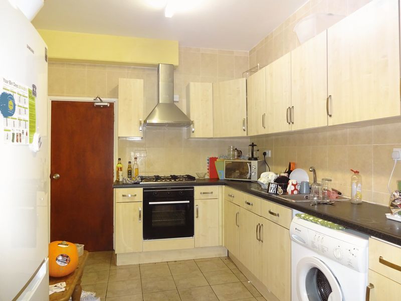 Property photo 1 of 6 Kitchen