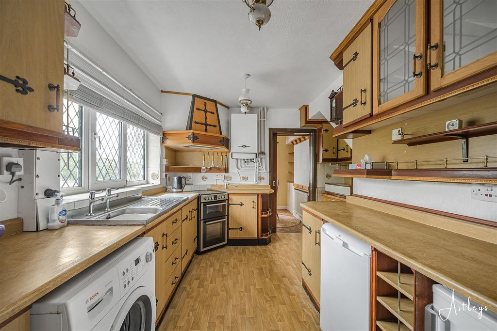 Property photo 3 of 28 Kitchen