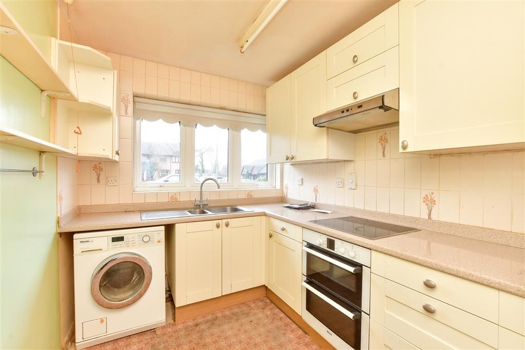 Property photo 2 of 9 Kitchen