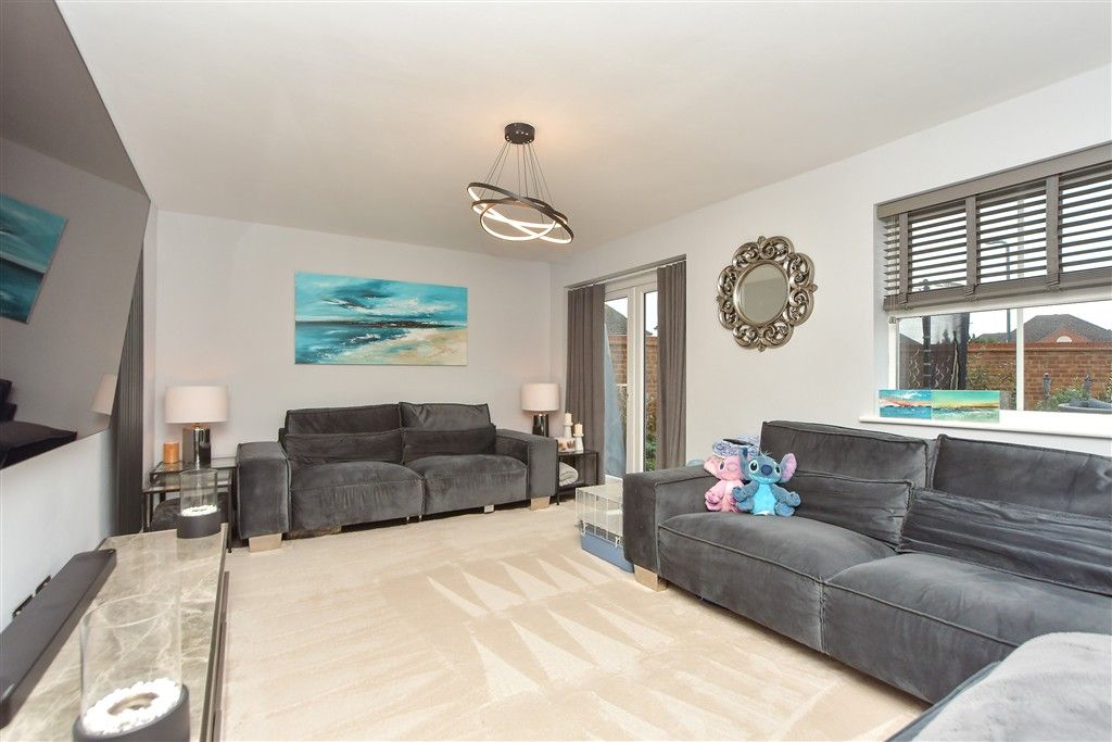 Property photo 2 of 18 Lounge