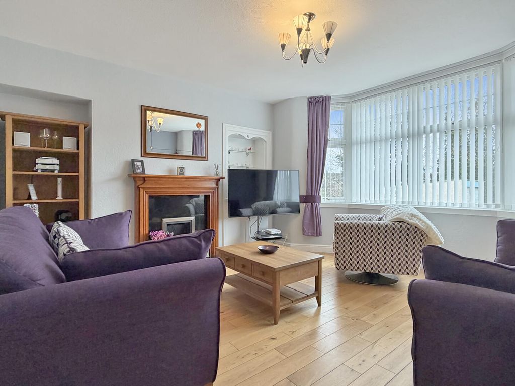 Property photo 3 of 27 Living Room