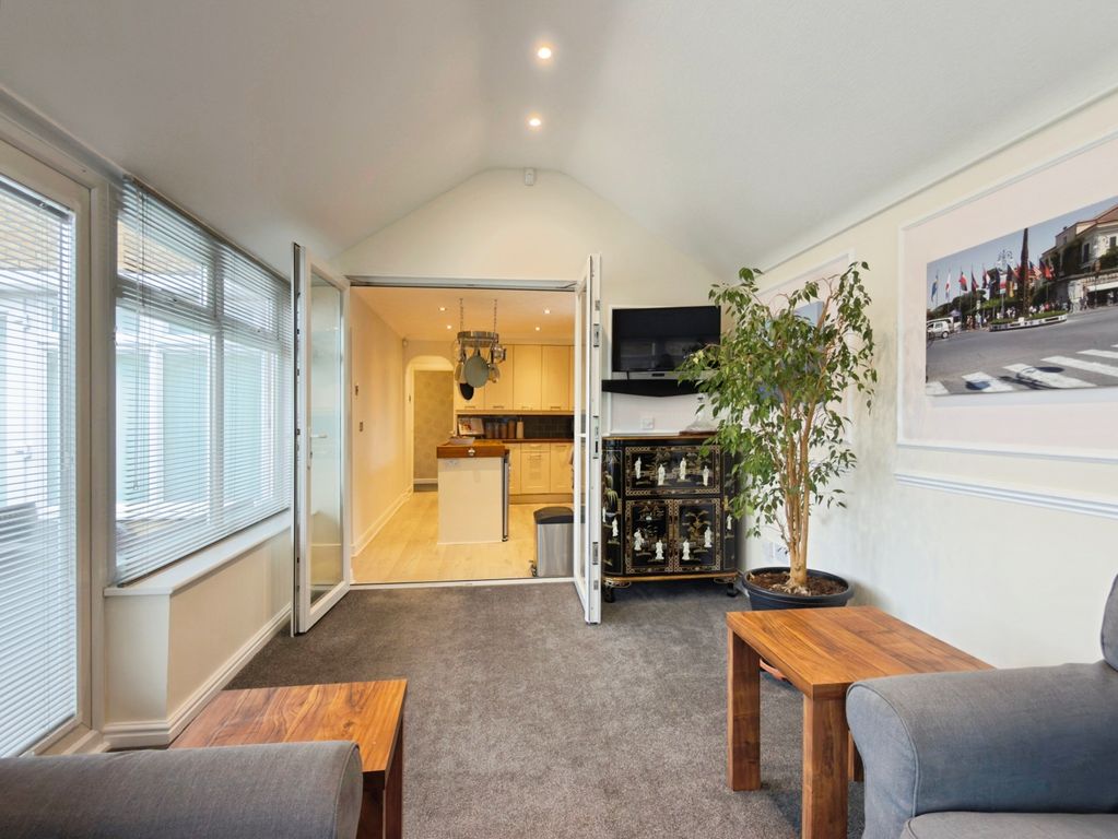 Property photo 2 of 31