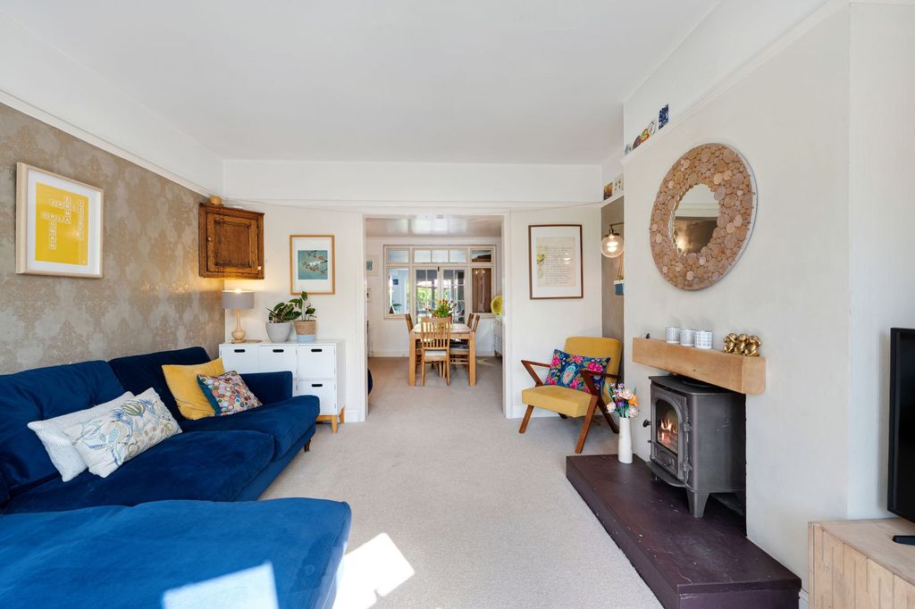 Property photo 2 of 40