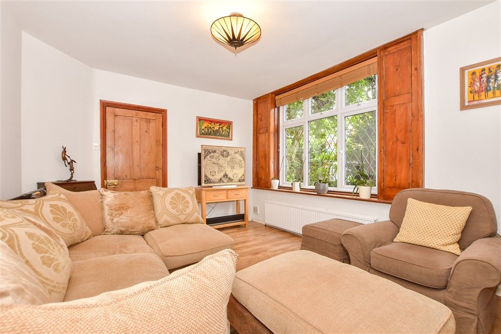 Property photo 2 of 12 Lounge