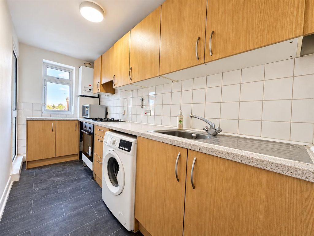 Property photo 1 of 7 Kitchen