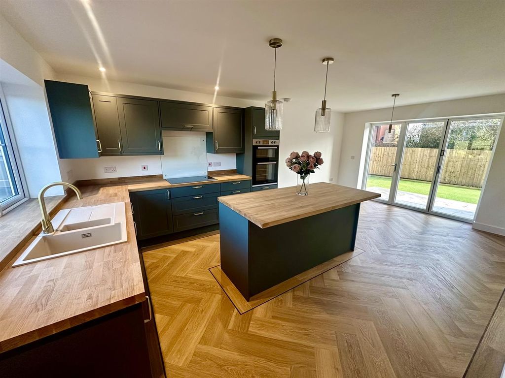 Property photo 2 of 35 Kitchen/Diner (1/5)