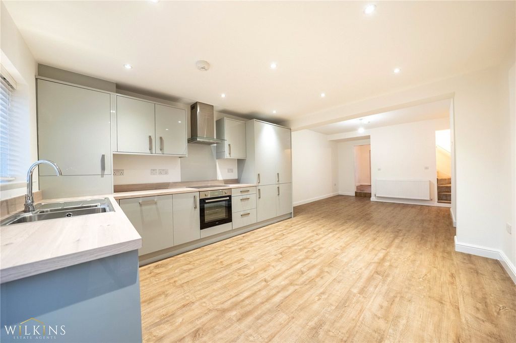 Property photo 2 of 29 Picture No. 12