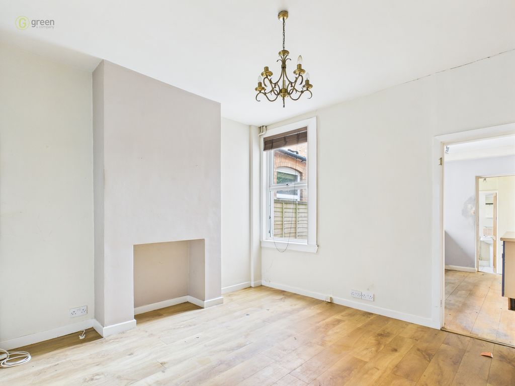 Property photo 3 of 8 Cam03830G0-Pr0173-Still002