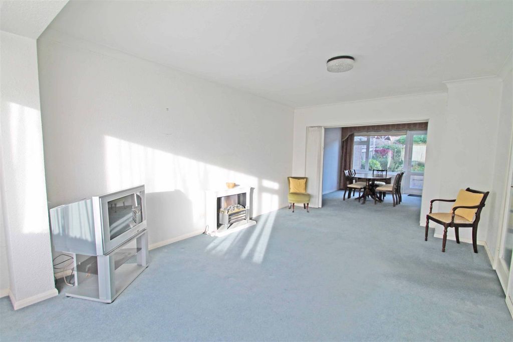 Property photo 2 of 20 Living Room