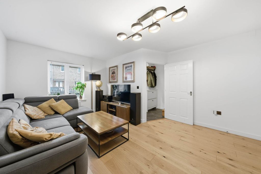 Property photo 3 of 18