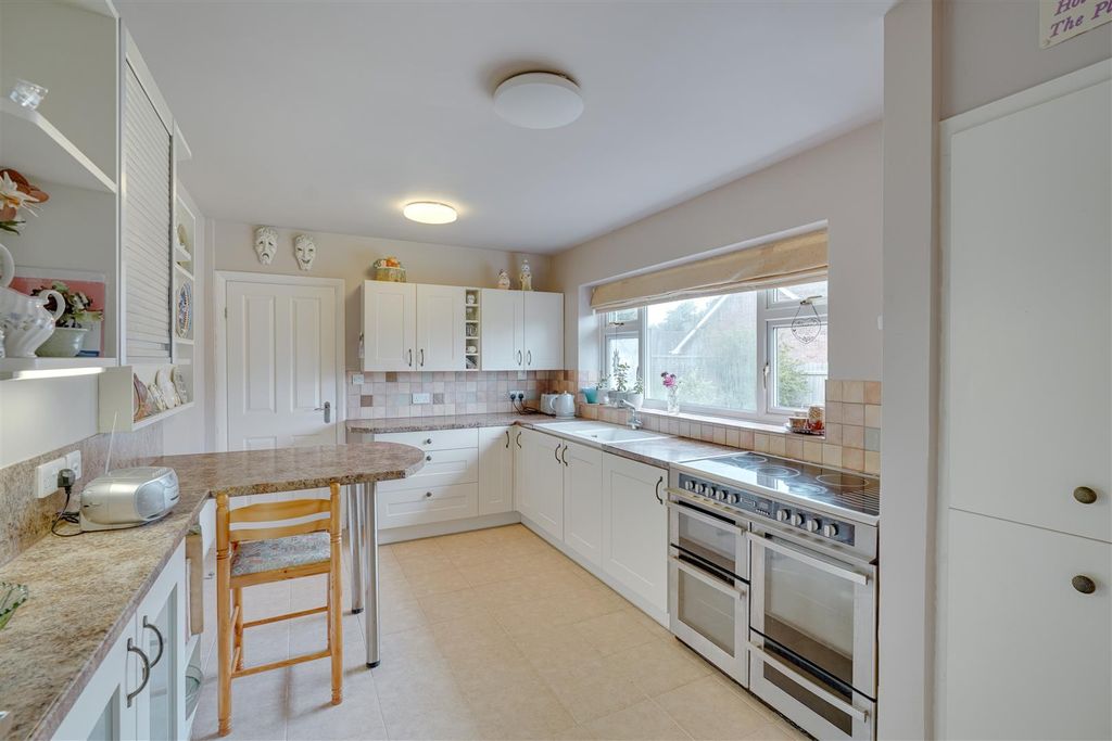 Property photo 3 of 21 12 Wyndham Way, Newmarket --7.Jpg