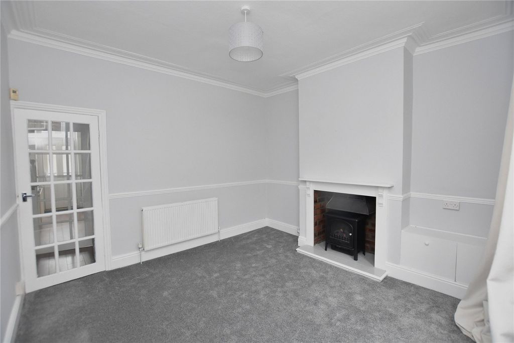 Property photo 2 of 14 Lounge