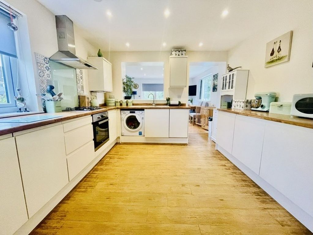 Property photo 2 of 21